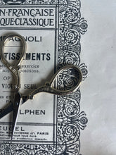 Load image into Gallery viewer, Ornate Handled Embroidery Scissors.