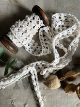 Load image into Gallery viewer, Antique Pure White French Cotton Bobbin Lace.