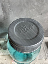 Load image into Gallery viewer, Historical Ball Quart Mason Jar With Zinc Lid - Shoulder Style.