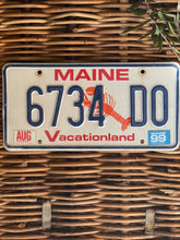 Load image into Gallery viewer, Vintage US Number Plates - Maine.