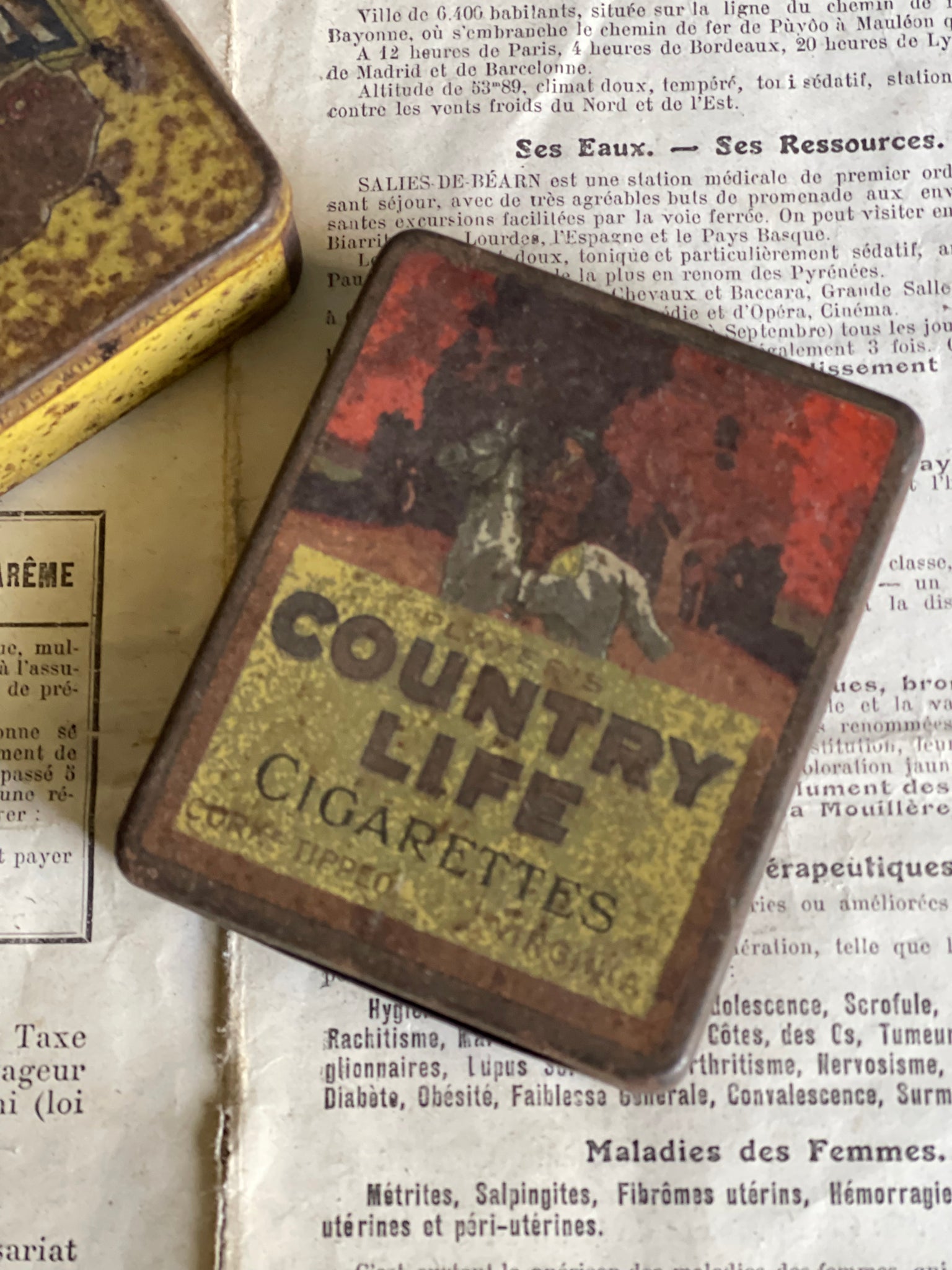 2 x Country Life Cigarette Tins - Excellent