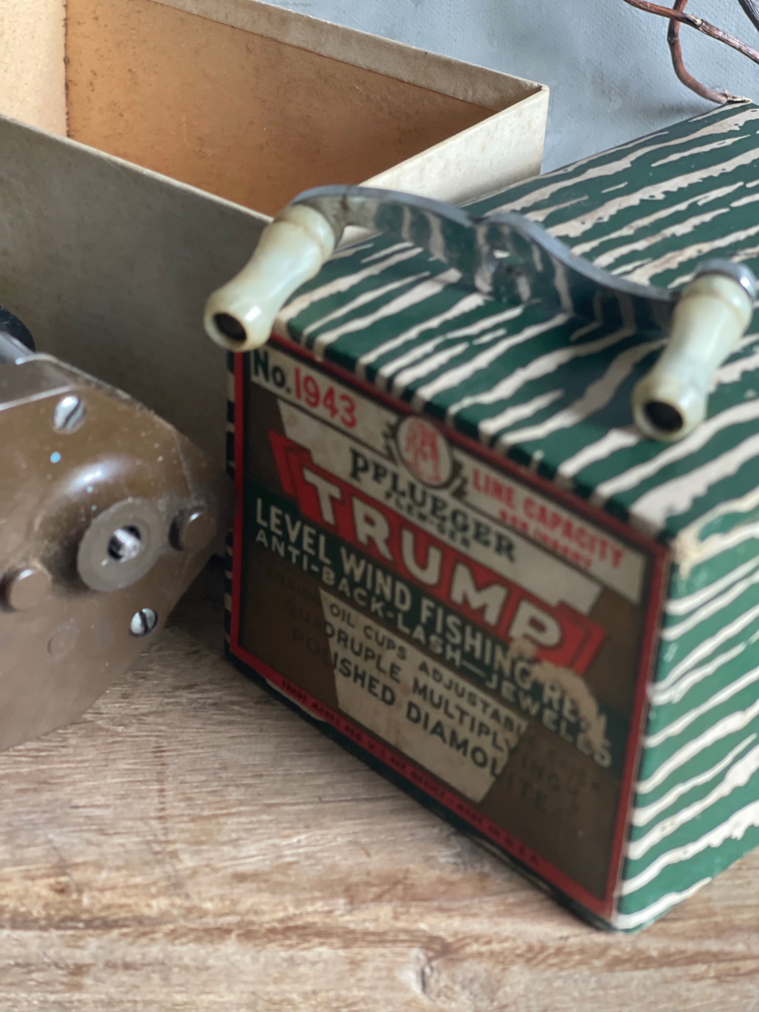 Vintage 'TRUMP' PFleuger Fishing Reel In Original Box - USA – Picket Fence  Imports