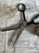Load image into Gallery viewer, Vintage Pinking Shears Made In Germany