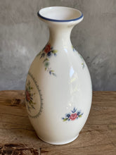 Load image into Gallery viewer, Vintage Wedgwood “Rosedale” Bud Vase - Made In England.